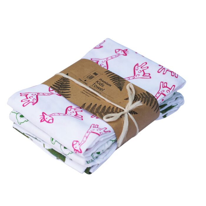3 Assorted Premium Kids Bath Towels With Red Giraffe Design 120x70 cm - Image 1