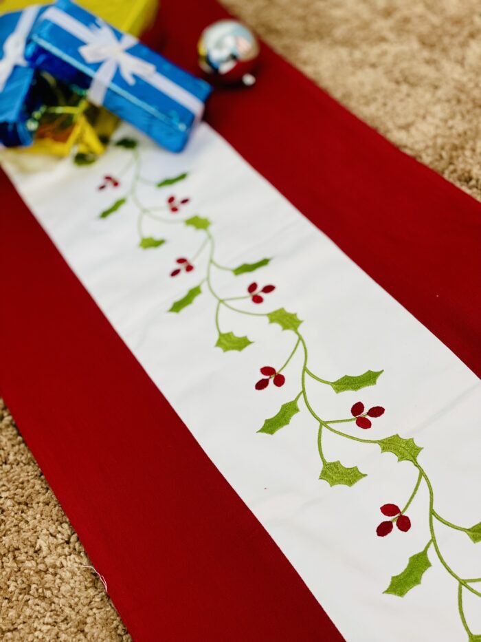 Christmas Runner - Holly vines - Image 2