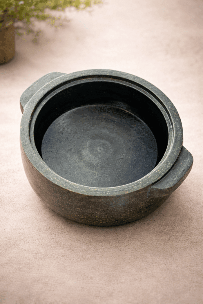 Soapstone pot with Lid - Image 2
