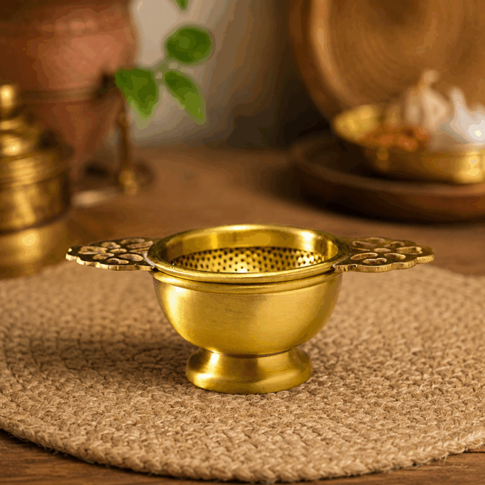 pot8(1) Brass Strainer with Cup - Image 1