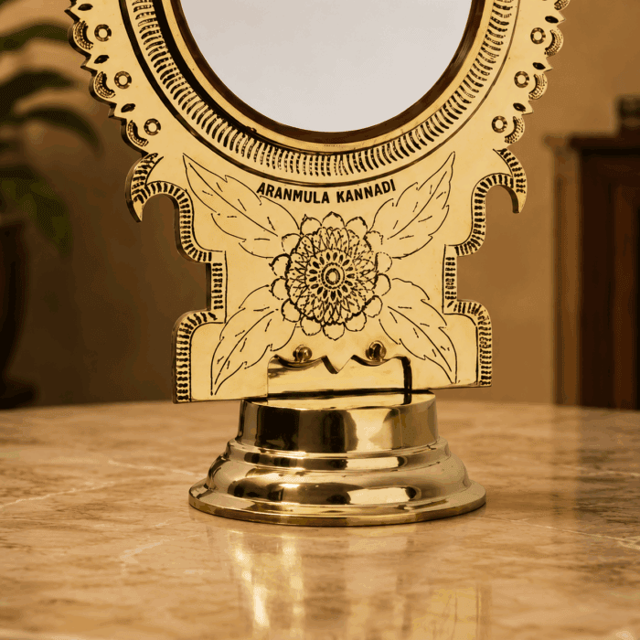 Authentic Aranmula Kannadi | Traditional Handmade Metal Mirror from Kerala 5-Inch - Image 3