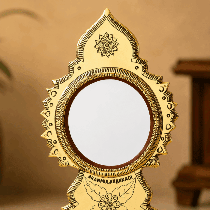 Authentic Aranmula Kannadi | Traditional Handmade Metal Mirror from Kerala 5-Inch - Image 2