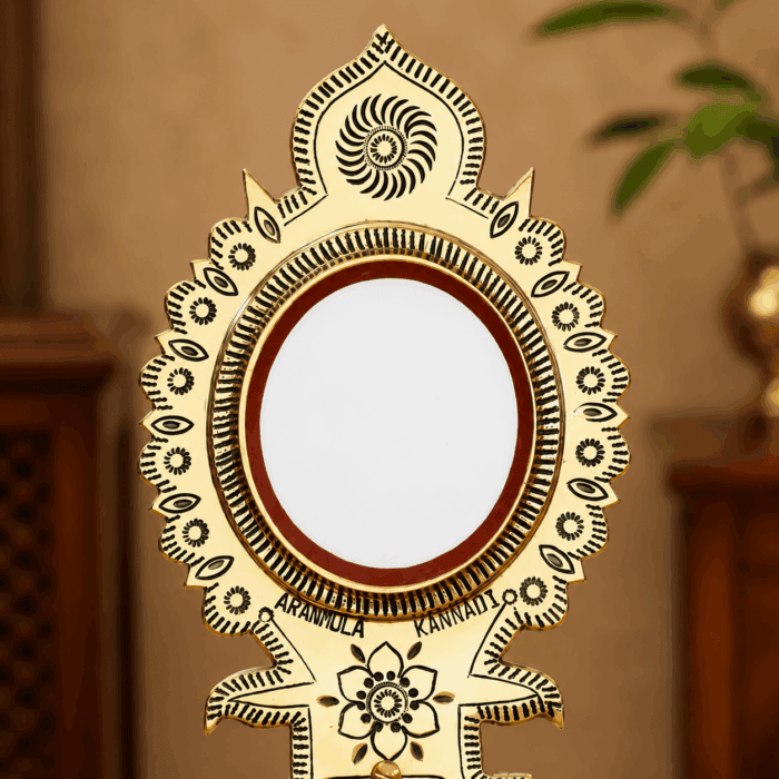 Aranmula Kannadi Traditional Winged Tower Peedom | Authentic Handmade Kerala Metal Mirror 2.75-inch - Image 2
