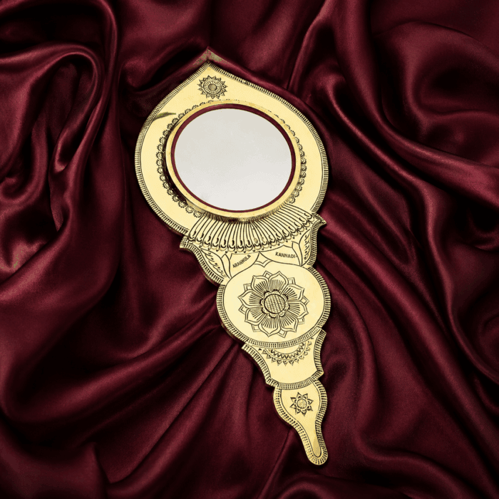 vaal kannadi 1(1) Aranmula Kannadi (Valkannadi) – Traditional Handcrafted Metal Mirror from Kerala - Image 1