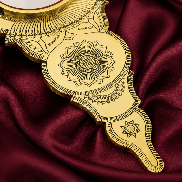 Aranmula Kannadi (Valkannadi) – Traditional Handcrafted Metal Mirror from Kerala - Image 3